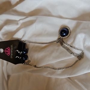 Paparazzi necklace and earrings.